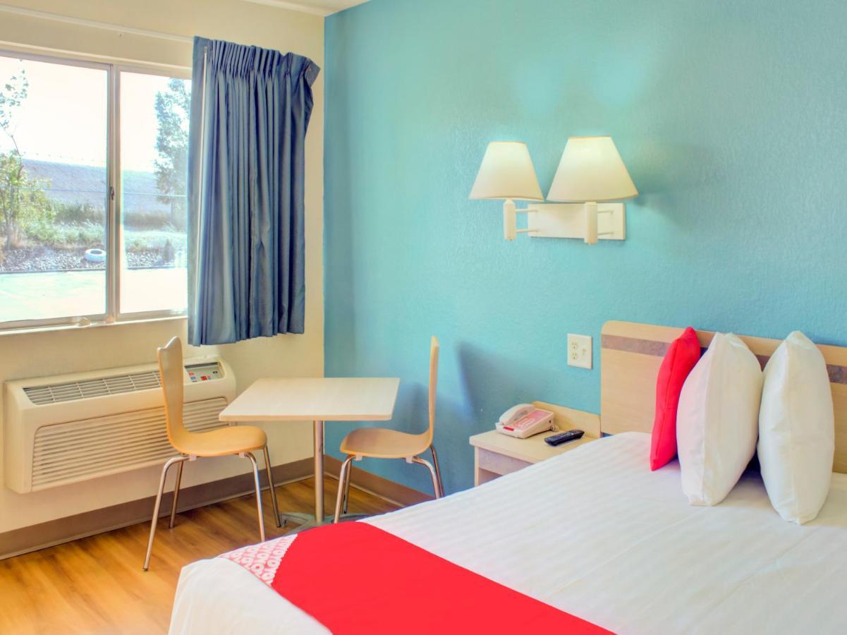 Travelodge By Wyndham Miles City Extérieur photo