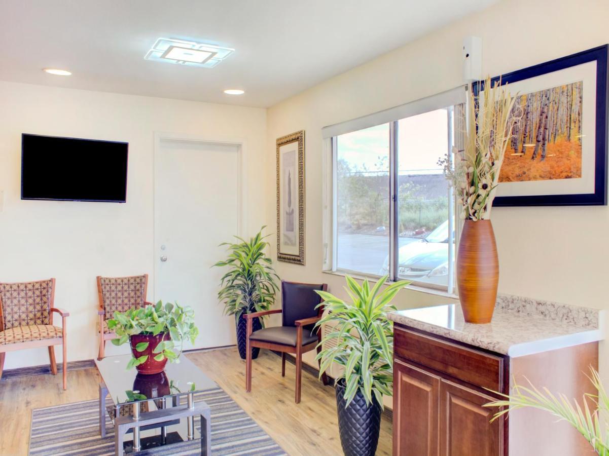 Travelodge By Wyndham Miles City Extérieur photo