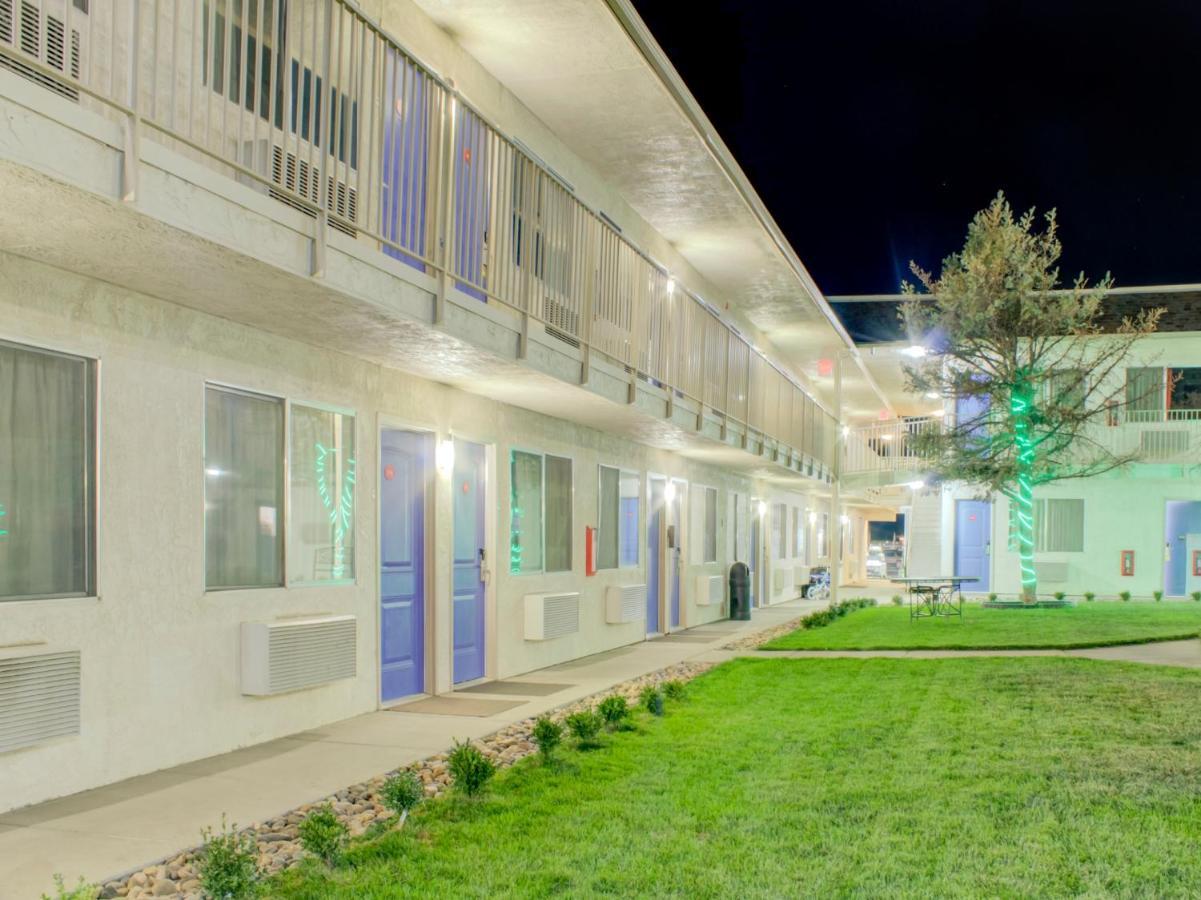 Travelodge By Wyndham Miles City Extérieur photo