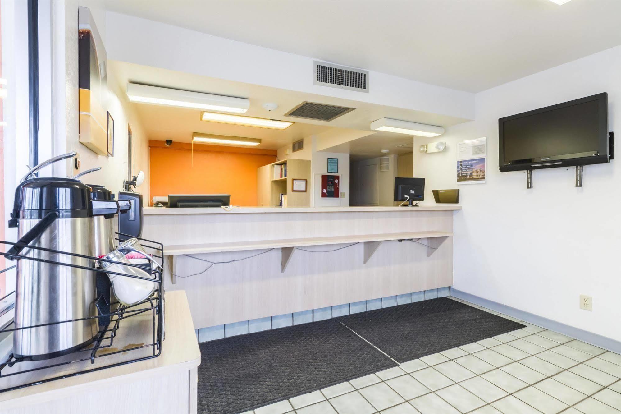 Travelodge By Wyndham Miles City Extérieur photo