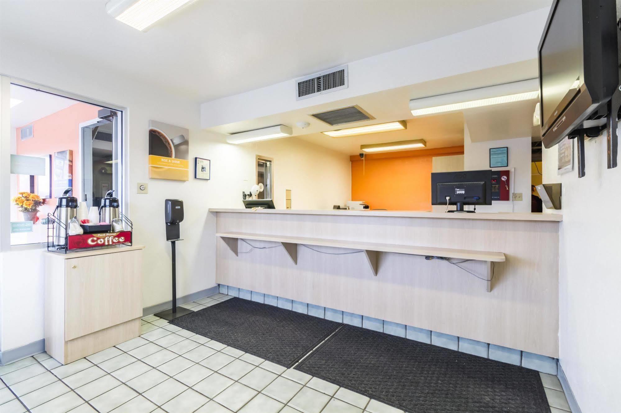 Travelodge By Wyndham Miles City Extérieur photo
