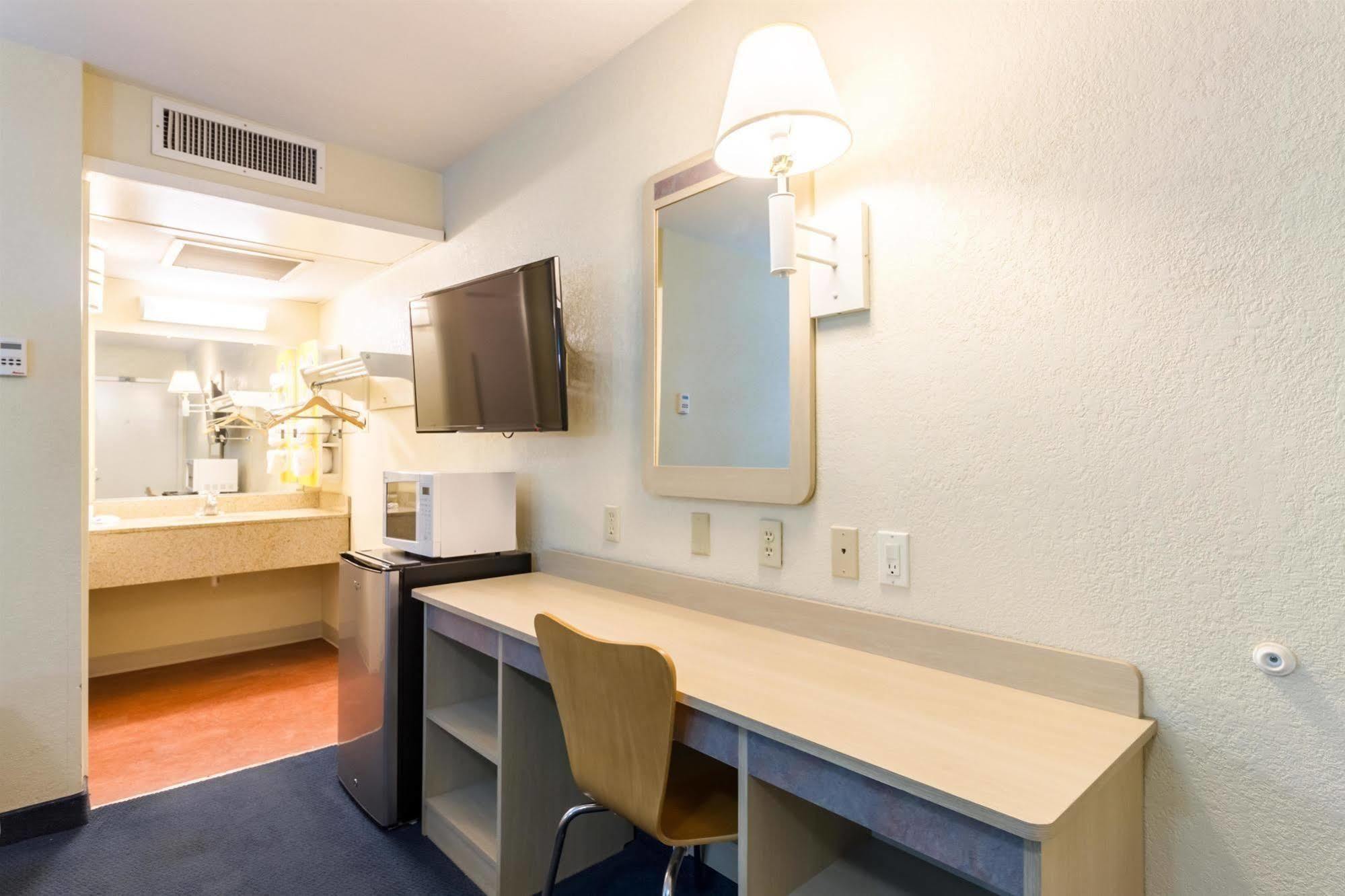 Travelodge By Wyndham Miles City Extérieur photo