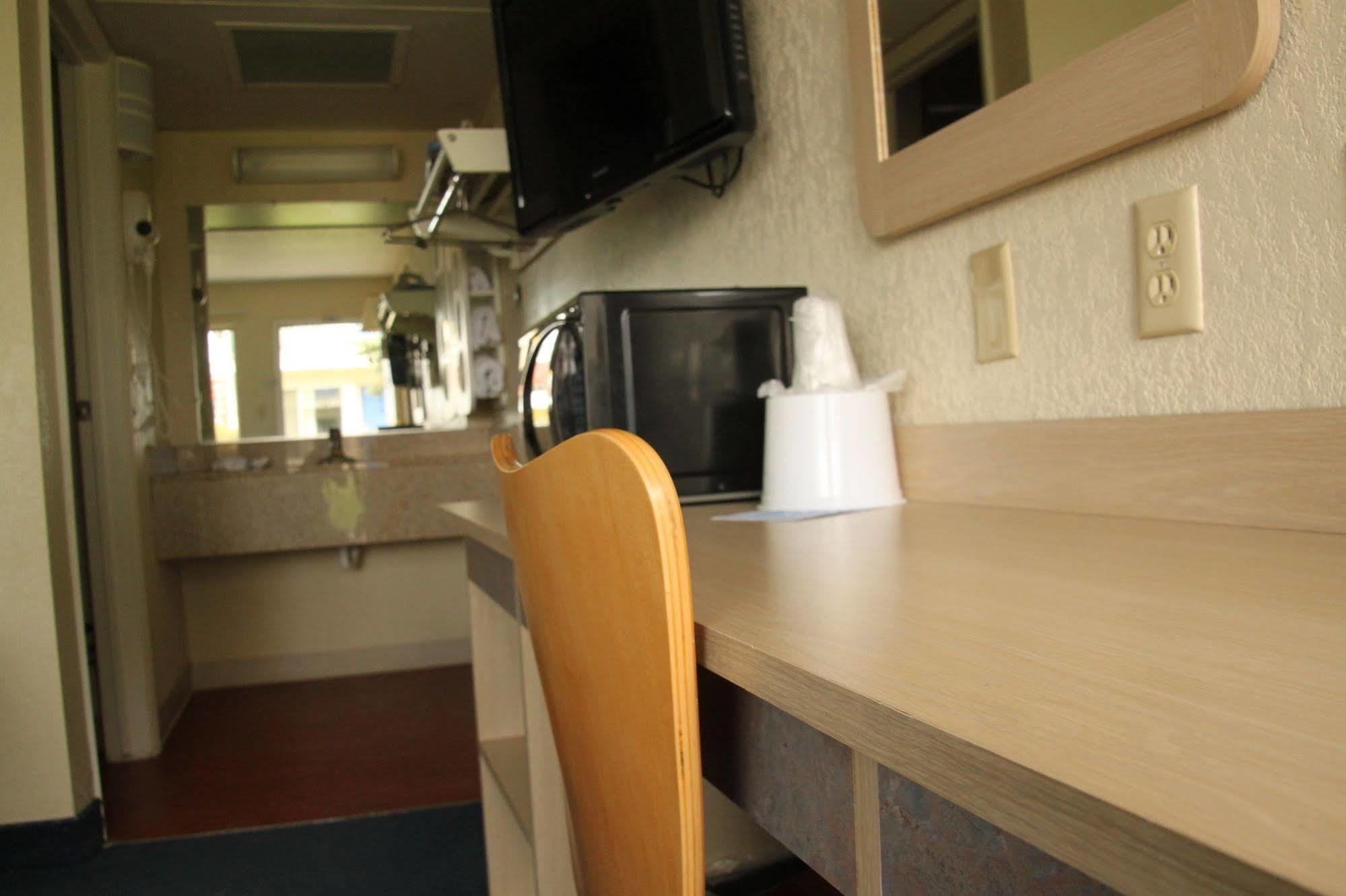 Travelodge By Wyndham Miles City Extérieur photo
