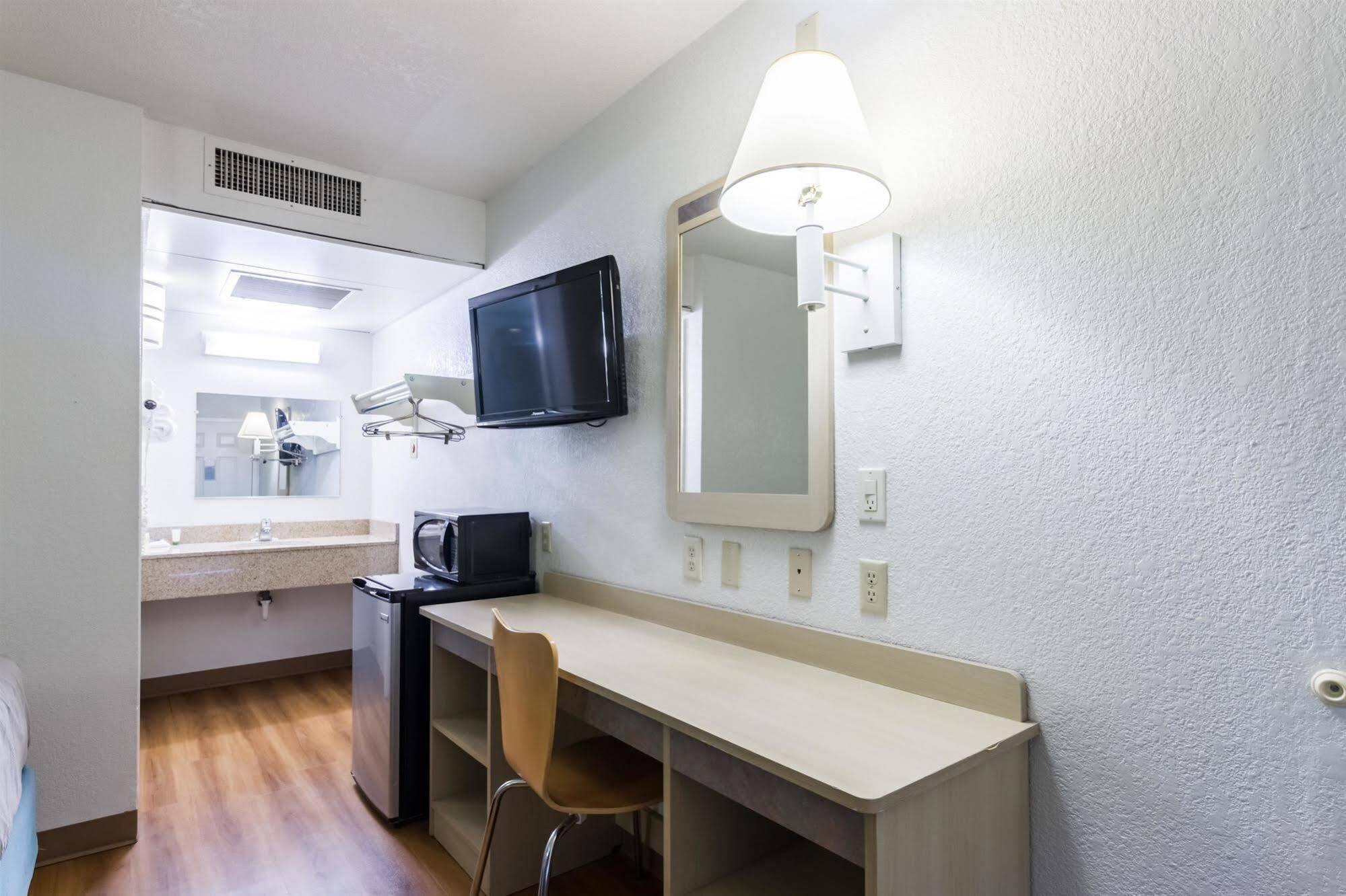 Travelodge By Wyndham Miles City Extérieur photo