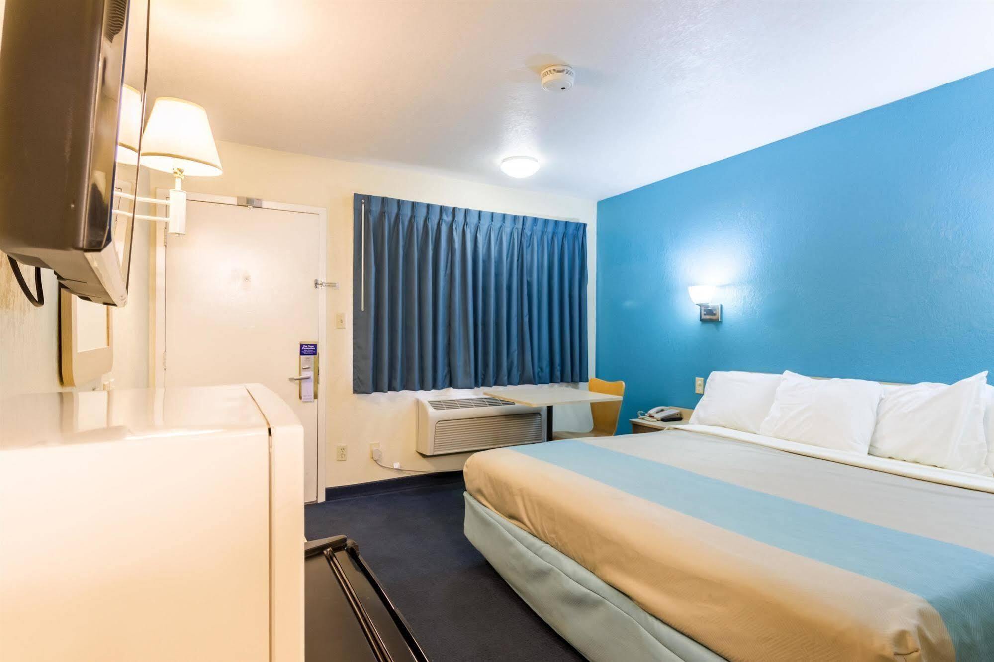 Travelodge By Wyndham Miles City Extérieur photo