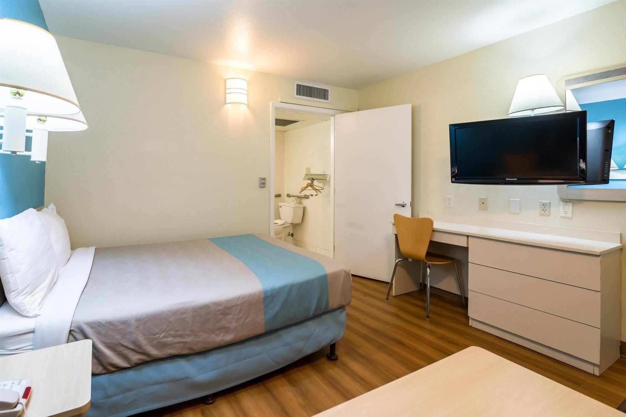 Travelodge By Wyndham Miles City Extérieur photo