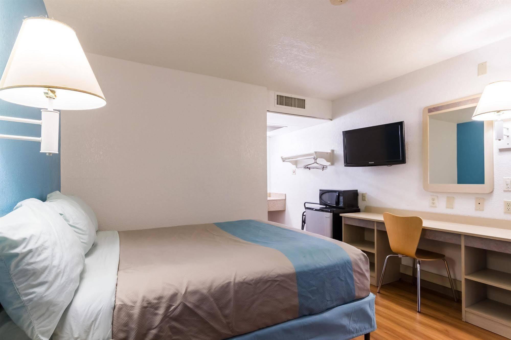Travelodge By Wyndham Miles City Extérieur photo
