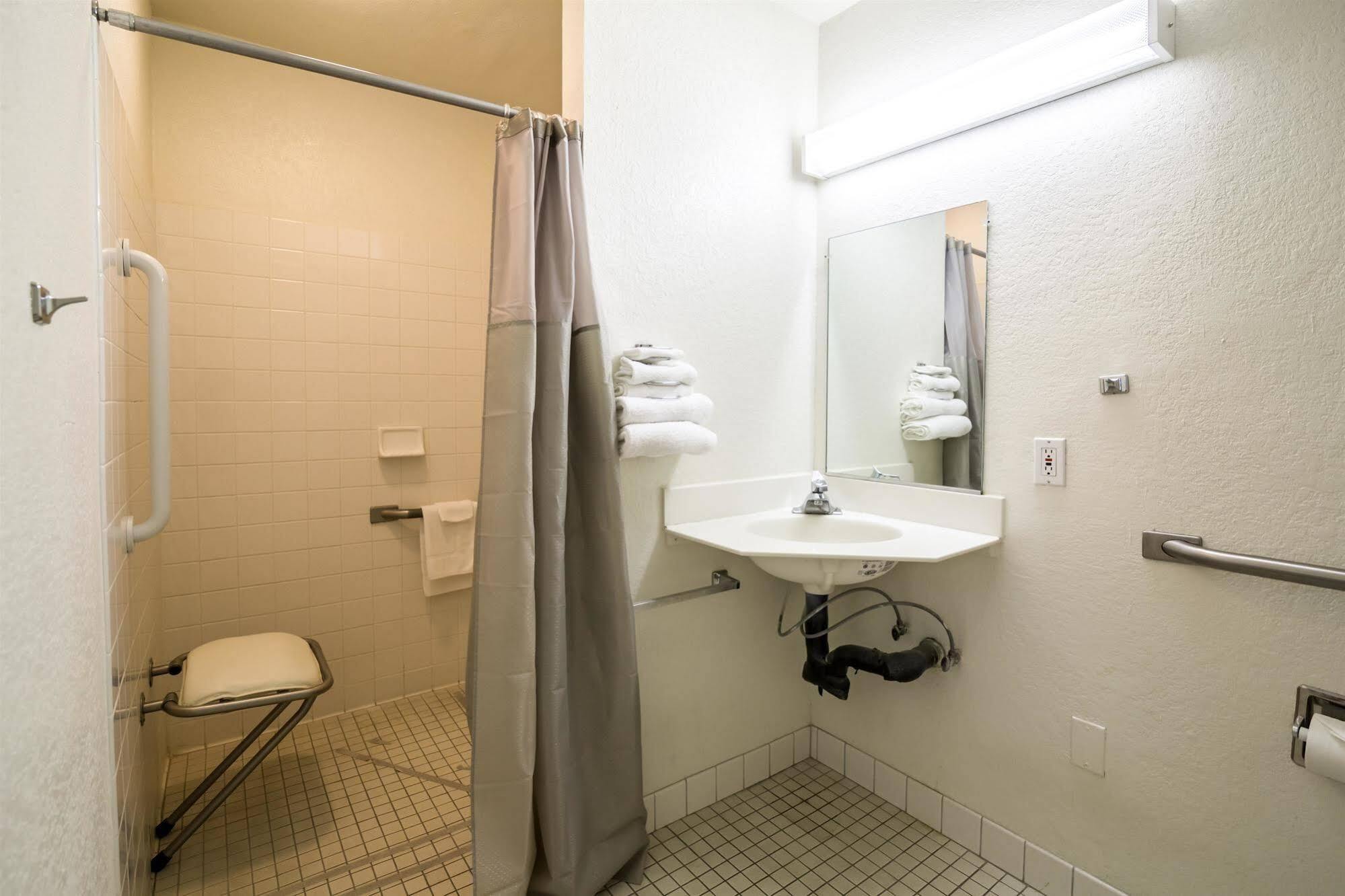 Travelodge By Wyndham Miles City Extérieur photo